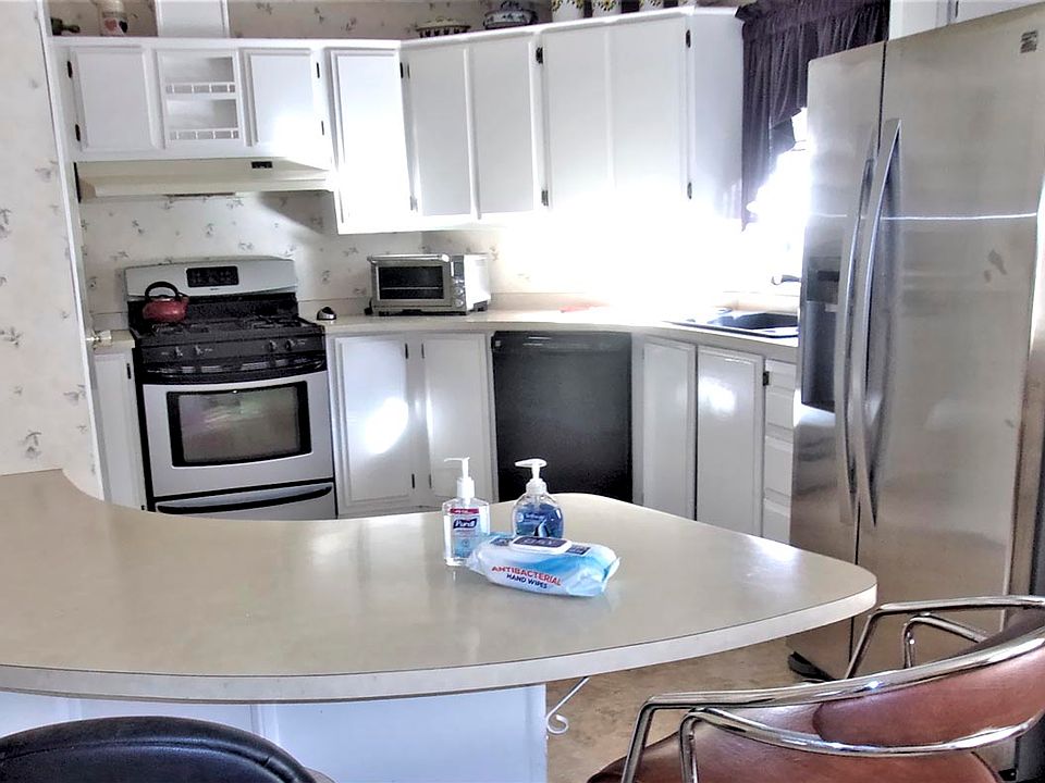 2nd image of 1818 Geneva Ln Unit 40