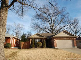 2596 W Robin Rd, New Albany, IN 47150