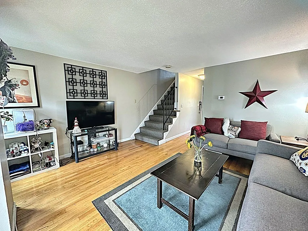 2 bed, 1.5 bath, 1124 sqft, $2,500 — Photo 2
