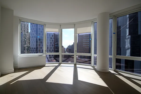 Rented by Red Apple Group | media 44