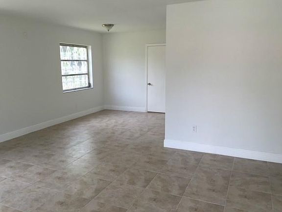 5th image of 21033 NW 37th Ct