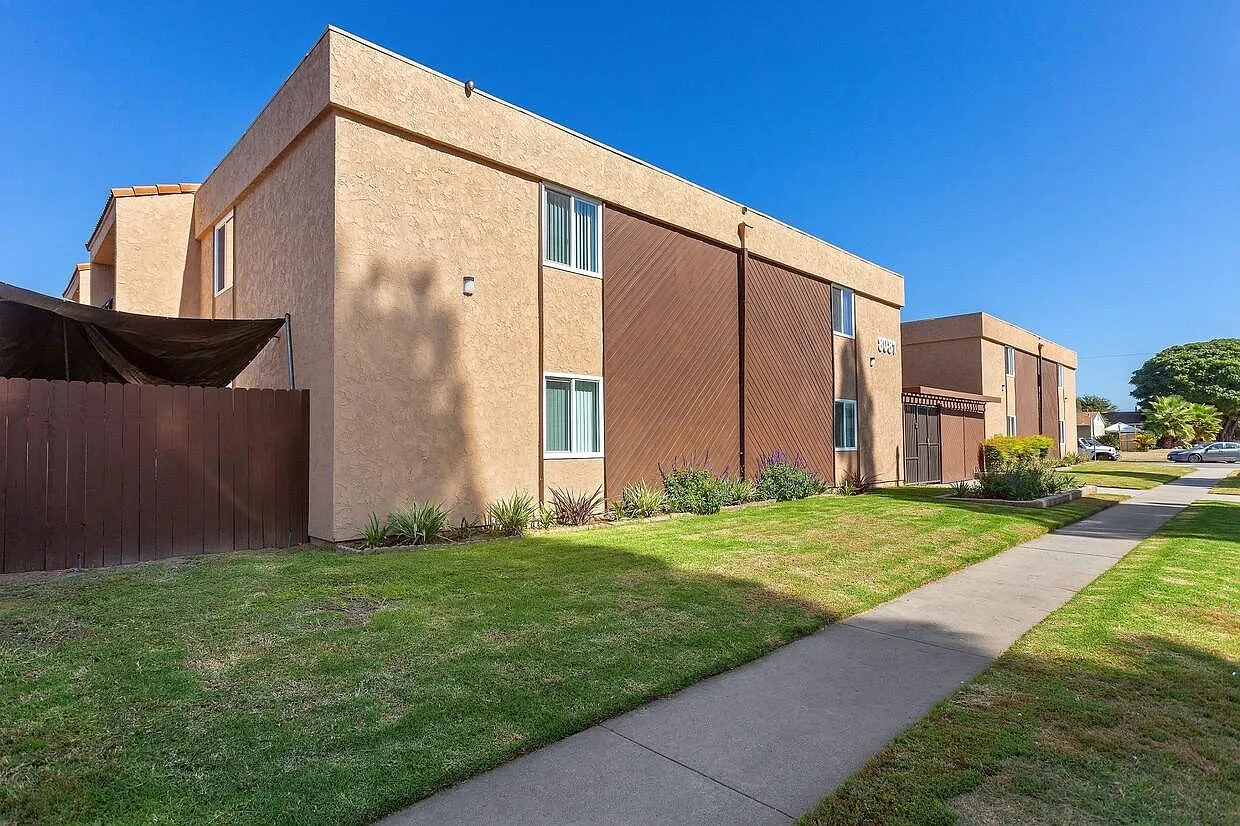 Oak Tree Apartments — Photo 2