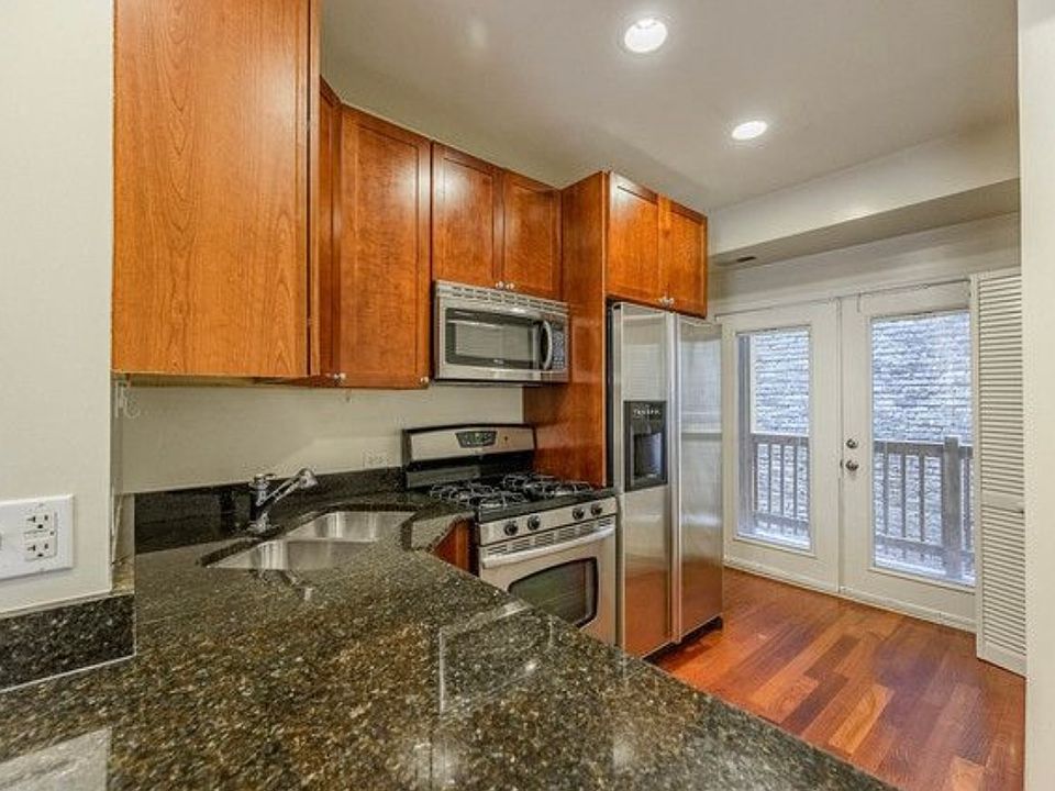1st image of 1364 W Greenleaf Ave #1