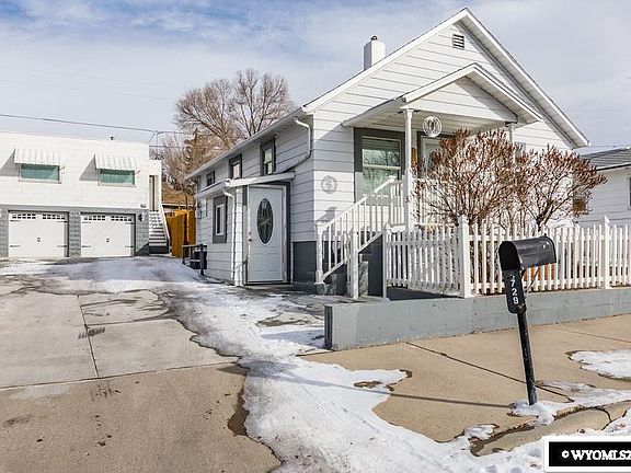 3rd image of 729 5th Ave W