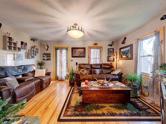 4th image of 210 N Burritt Ave