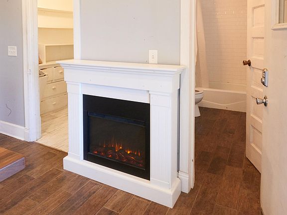 4th image of 2318 Pierce St NE
