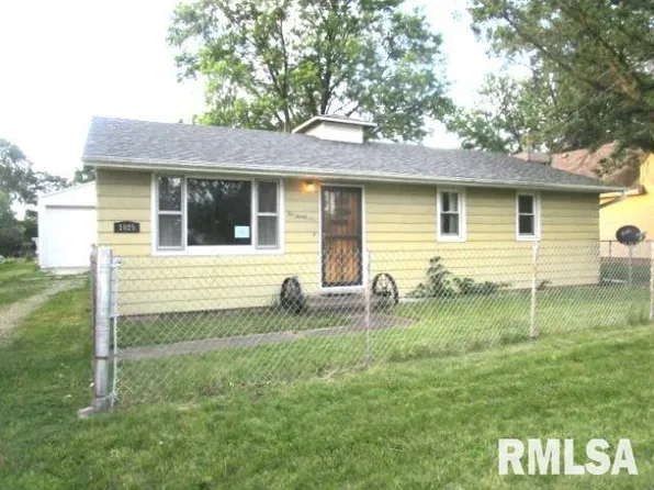 1025 E Olive St, Canton, IL 61520