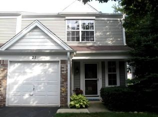 21 Carey Ln, Streamwood, IL 60107
