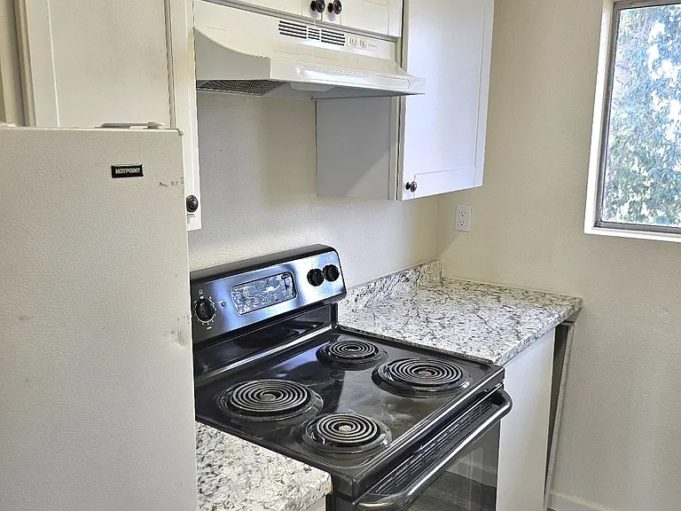 7126 N 66th Dr #202 — Photo 8