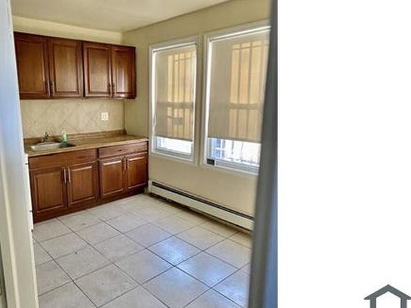 258 Charles Ave #1