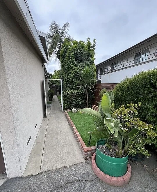 2 bed, 900 sqft, $2,290 — Photo 2