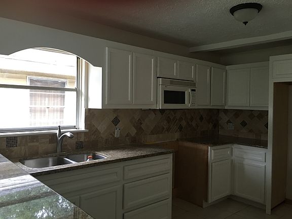 4th image of 415 Avenue E