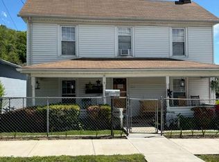 217 E Spruce St, Covington, VA 24426