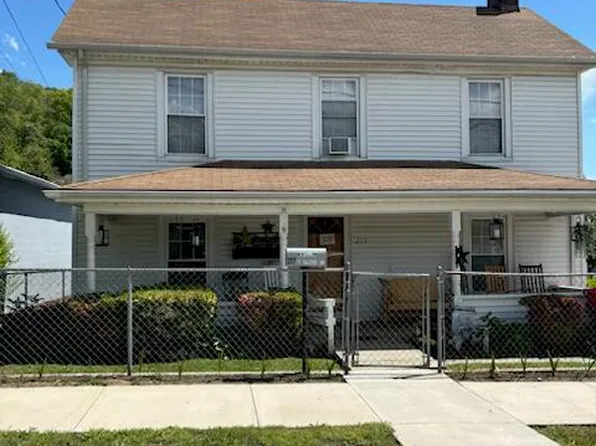 217 E Spruce St, Covington, VA 24426