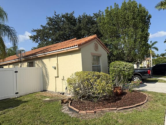 5th image of 8164 PELICAN HARBOUR Drive