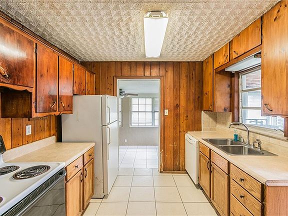 5th image of 8916 Lynn Ave