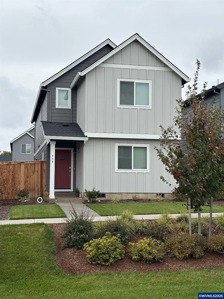 734 Pickering Ln photo 1