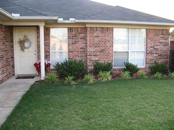 2nd image of 865 Woodard Dr