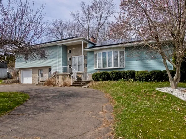 23 Halladay Dr, Feeding Hills, MA 01030