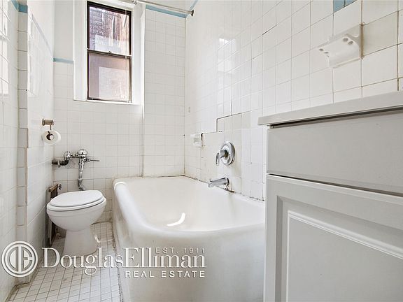 5th image of 345 Montgomery St APT 5M