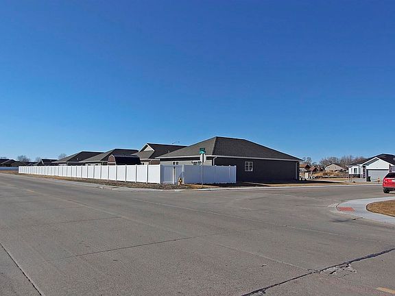3rd image of 814 Mockingbird Dr