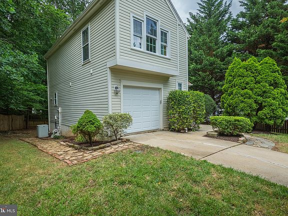3rd image of 4929 Tallowwood Dr