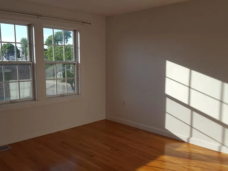 523 Hancock St — Photo 8