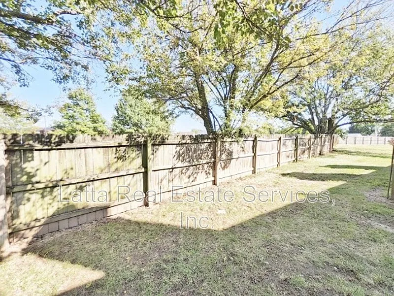 2 bed, 1.5 bath, 1100 sqft, $1,150 — Photo 3