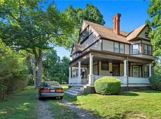 12 The Cir, New Rochelle, NY 10801