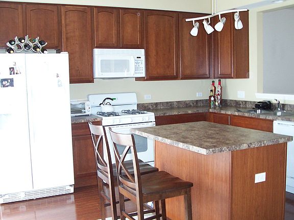 Gormet Kitchen with Hardwood Floors