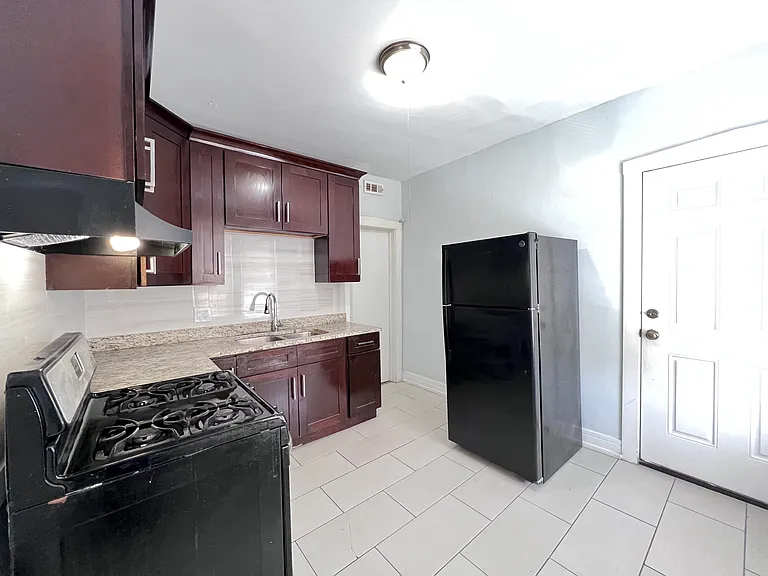 8856 S Lowe Ave #2R — Photo 6