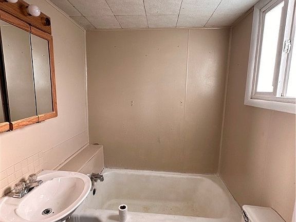 2nd image of 60 Louise Ave