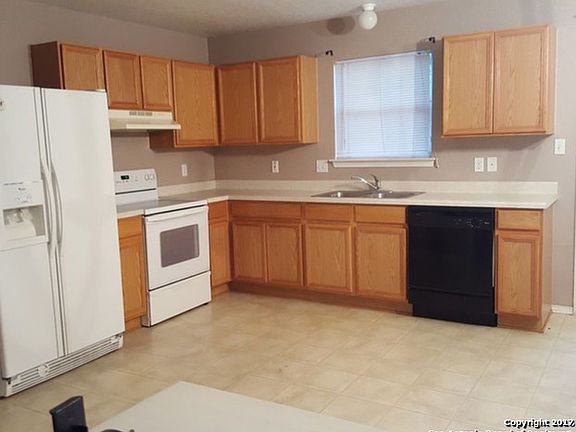 3rd image of 210 Adelaide Oaks