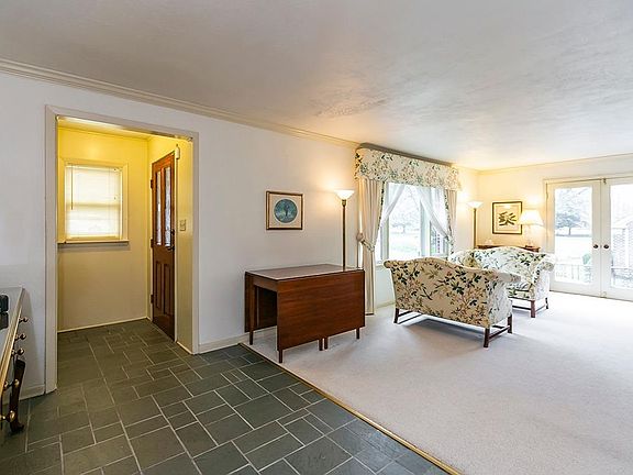 3rd image of 414 Southridge Dr