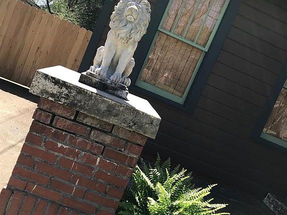 2nd image of 2228 Winona Ave