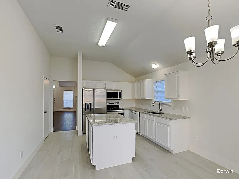 2705 Hidden Springs Dr — Photo 2