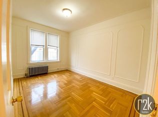 25-41 21st St #2A, Astoria, NY 11102