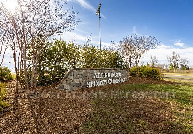 2425 Morgans Point Dr — Photo 91