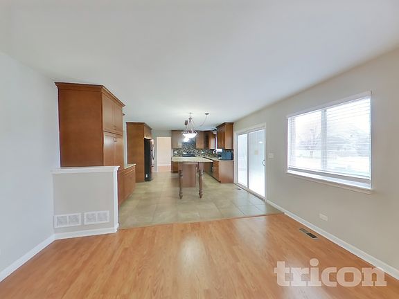 3rd image of 16137 S Lexington Dr