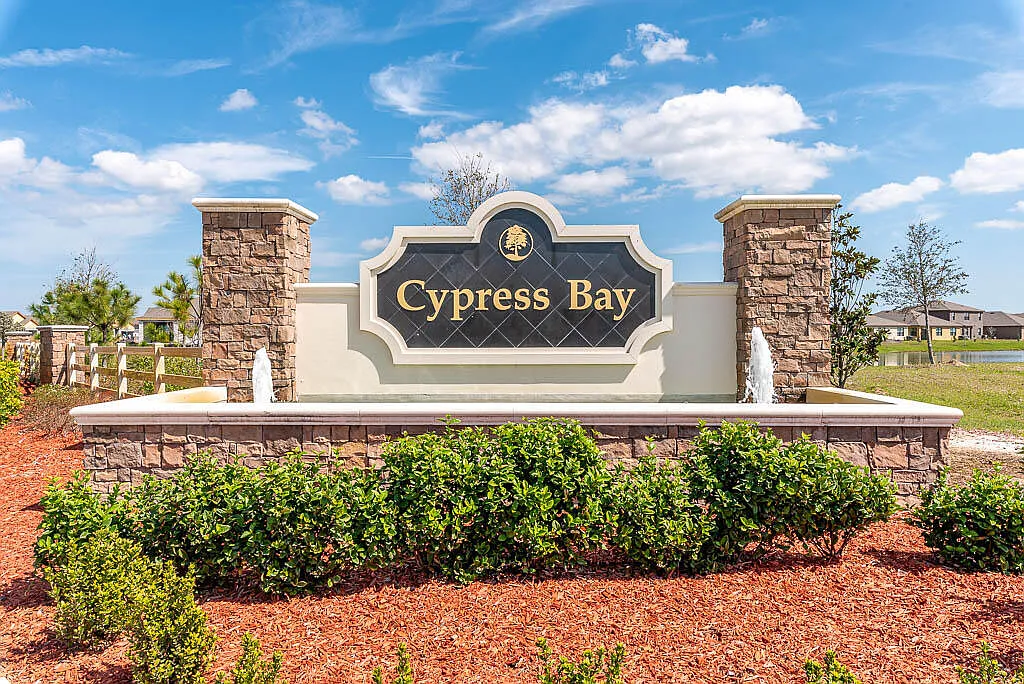 4 bed, 2.0 bath, 2046 sqft, $2,300 — Photo 3