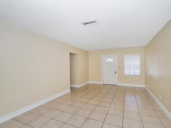4th image of 318 SW 78th Ter
