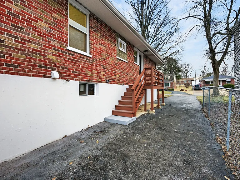 9011 Gedde Ave — Photo 27