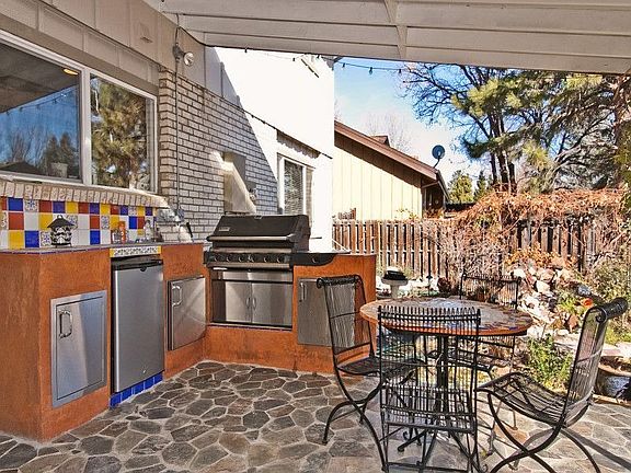 Full out door kitchen