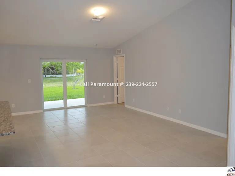 1127 NE 10th St — Photo 4