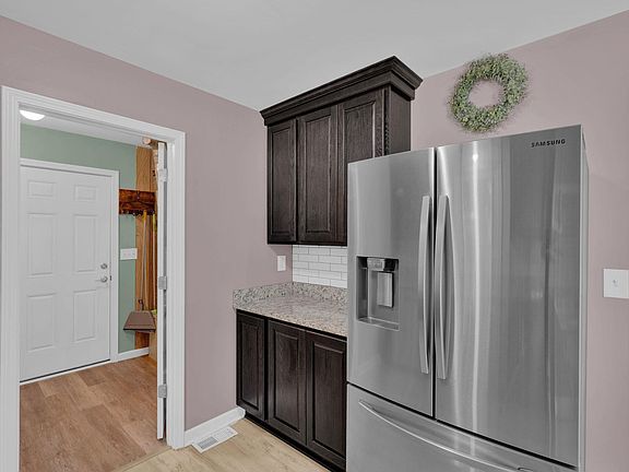 5th image of 10438 S Eastgate Dr