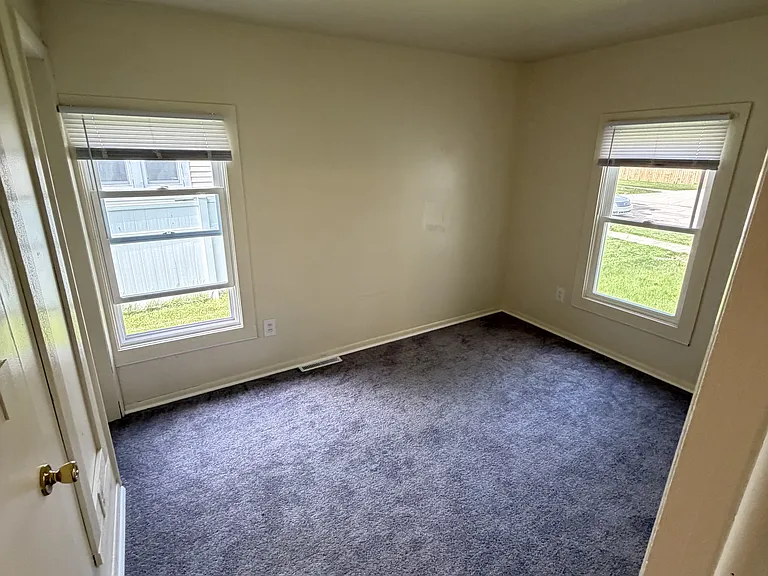 1826 Charles Ave — Photo 7