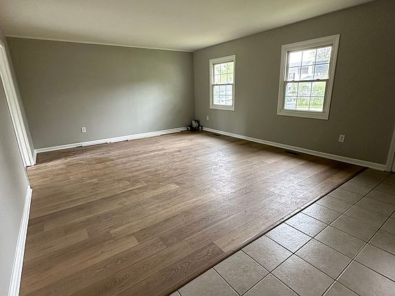3rd image of 35 Medford Ln