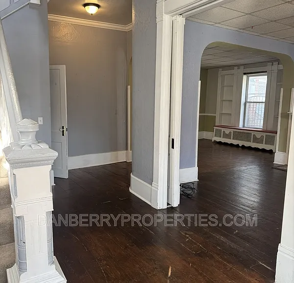 134 W Tiffin St #B — Photo 6