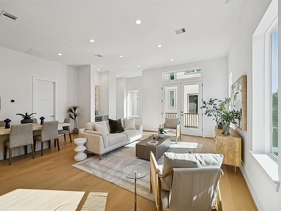 2nd image of 1405 W 21st St #B