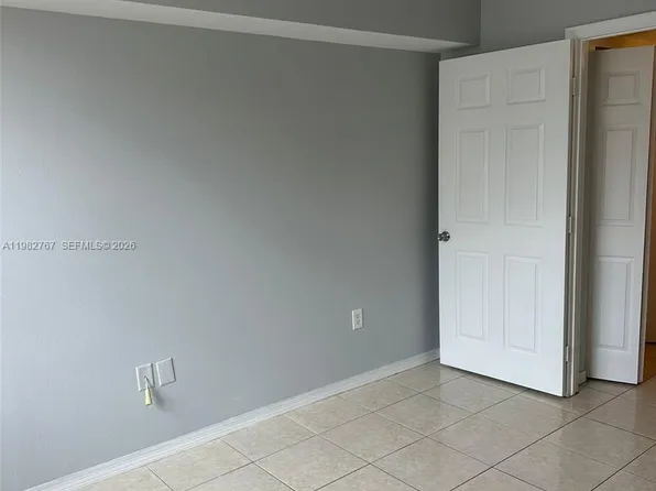 655 SW 111th Way APT 105, Hollywood, FL 33025